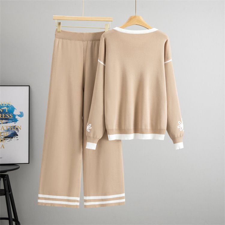 Completo elegante con maglione lavorato a maglia e pantaloni a gamba larga - Ricamo floreale, completo casual chic in due pezzi (disegno a righe e jacquard, misto viscosa e poliestere)_voghion.com