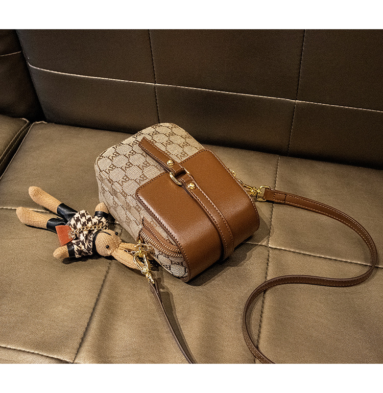 Selling Women's Hot Bag 2023 Autumn New Fashion Retro Mini Phone Bag Versatile One Shoulder Crossbody Bag Selection_voghion.com