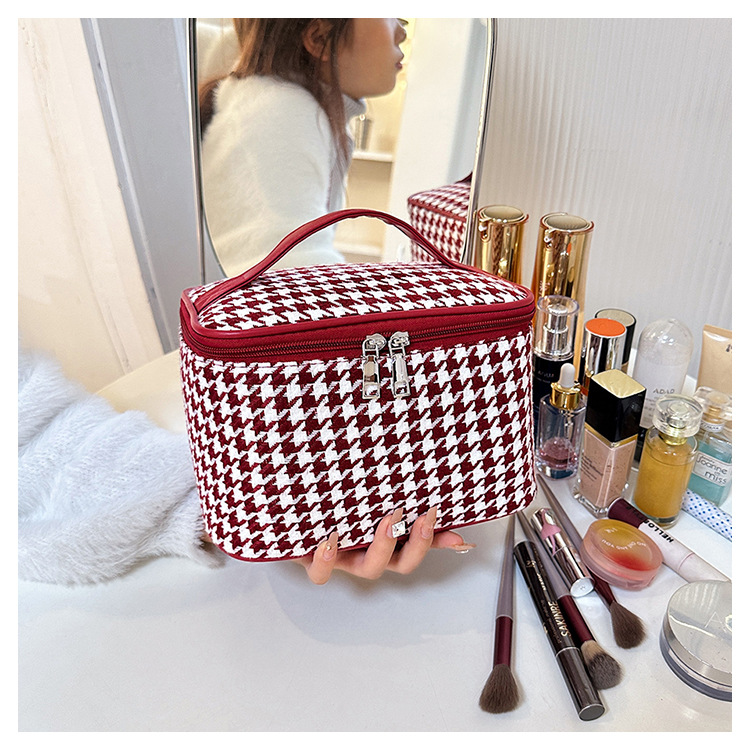 2024 New Large Capacity Qianniao Grid Business Travel Makeup Storage Portable Hand held Toilet Bag_voghion.com