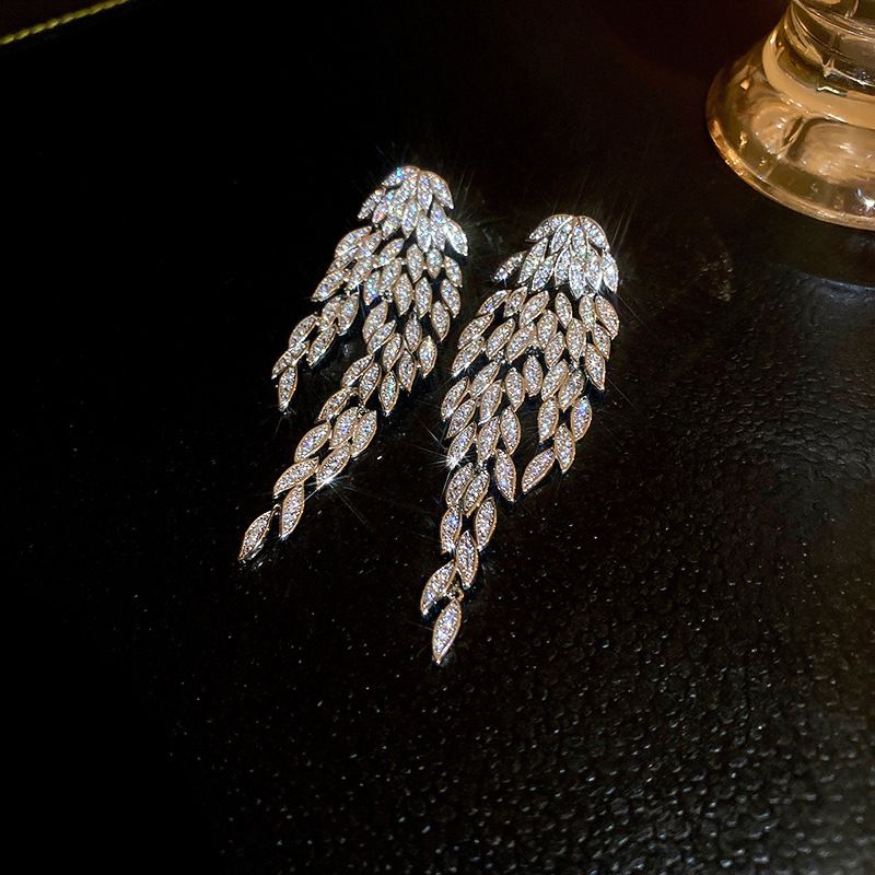 Silber Nadel Zirkon Feder Blatt Geometrische Quaste Ohrringe Europäischen Und Amerikanischen Mode High-End-Charme Ohrringe Weiblichen_voghion.com