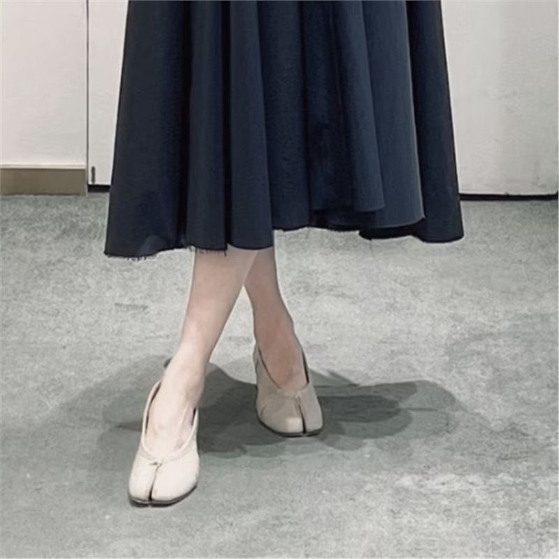 2025 neue echte Leder plissiert Schaffell Burst Muster Schuhe Leinen Chunky Heel Split Toe Tabi Ballerinas für Frauen_voghion.com