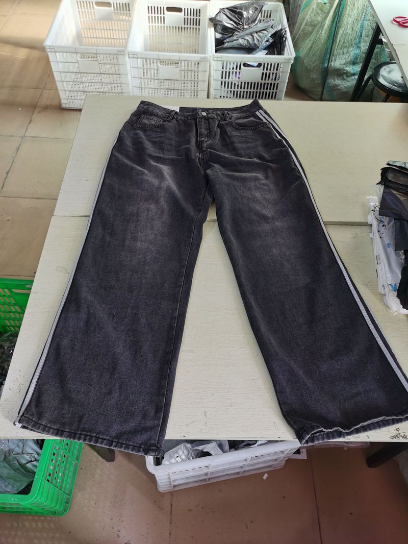 Calça jeans masculina com listras laterais estilo American Retro - Calça reta com lavagem High Street (preta, azul) - Essenciais para streetwear com caimento solto_voghion.com