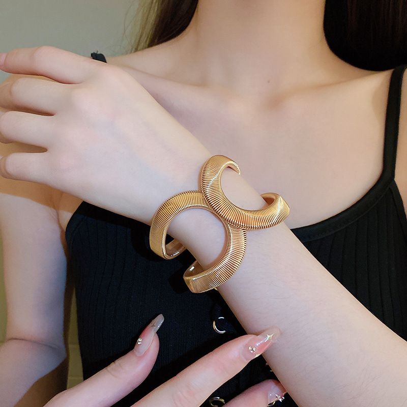 Individualized Cool Style Exaggerated Temperament Snake Shaped Interlaced Opening Bracelet Small And High Grade_voghion.com