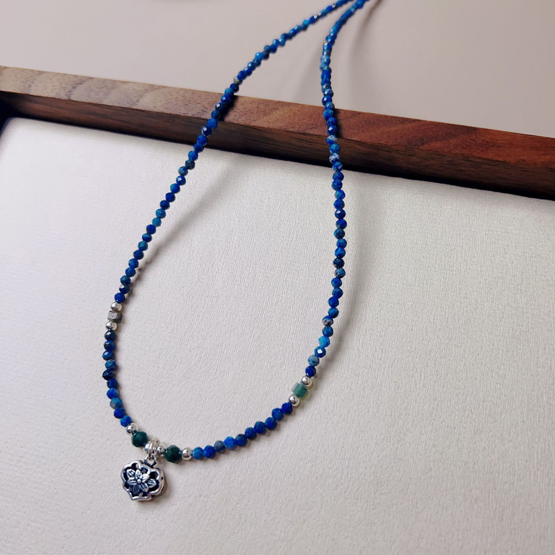 Collana di perline color lapislazzuli di design da donna, leggera, di lusso, con un alto senso di semplicità e con tutto lo stile nazionale retrò._voghion.com