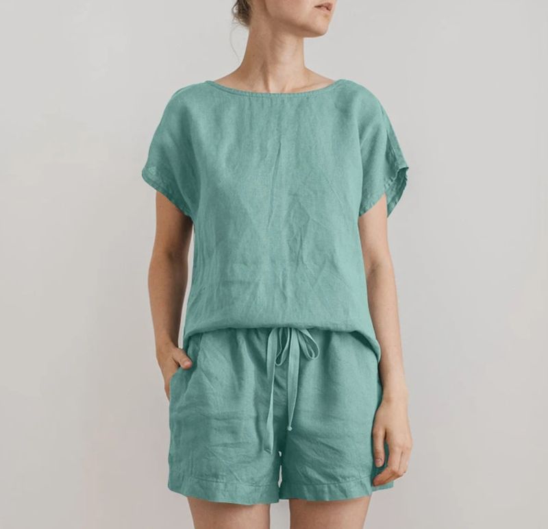Tuta da donna con maniche corte, in cotone e lino, stile retrò, casual, tinta unita, con coulisse e pantaloncini._voghion.com