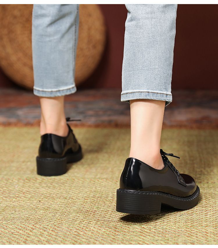 Britesch Schnürschong mat ronne Kapp an déckem Absatz Hierscht glänzend kleng Liederschong_voghion.com