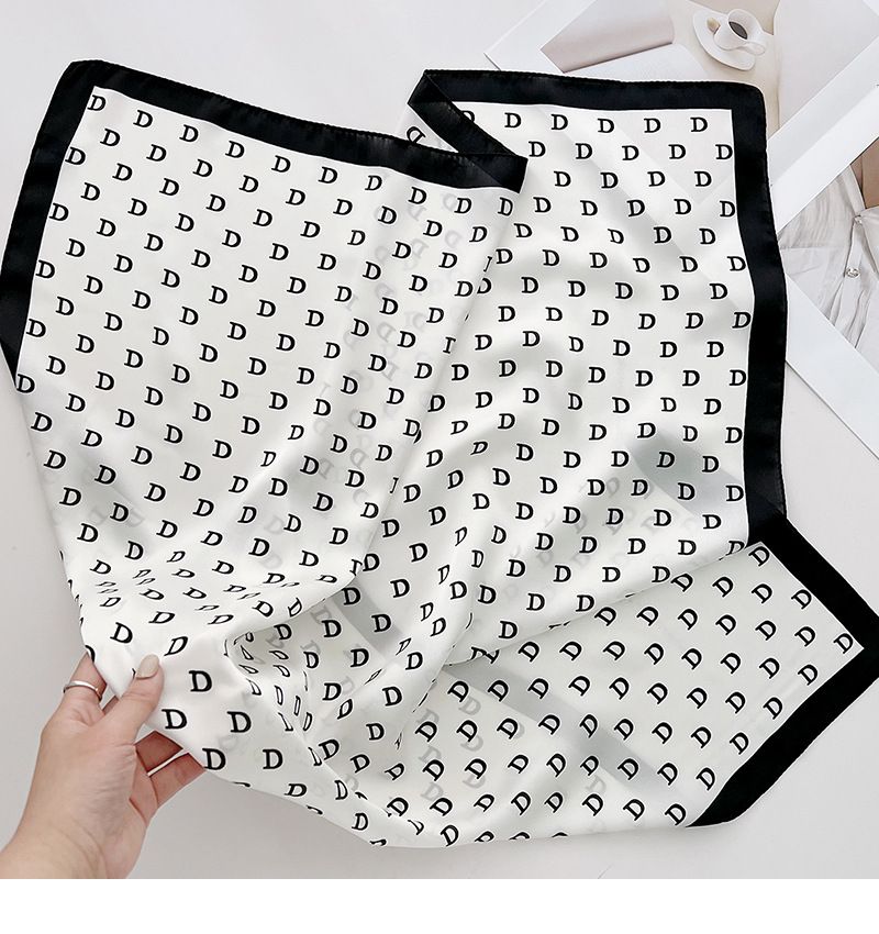 2024 nuovo stile minimalista in bianco e nero con lettera D quadrata per il temperamento versatile coreano delle donne che viaggiano e vanno al lavoro_voghion.com