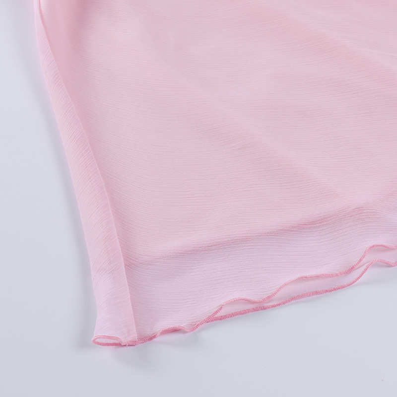 Schmal geschnittenes Damenkleid mit Taillengürtel und ausgestellten Ärmeln_voghion.com