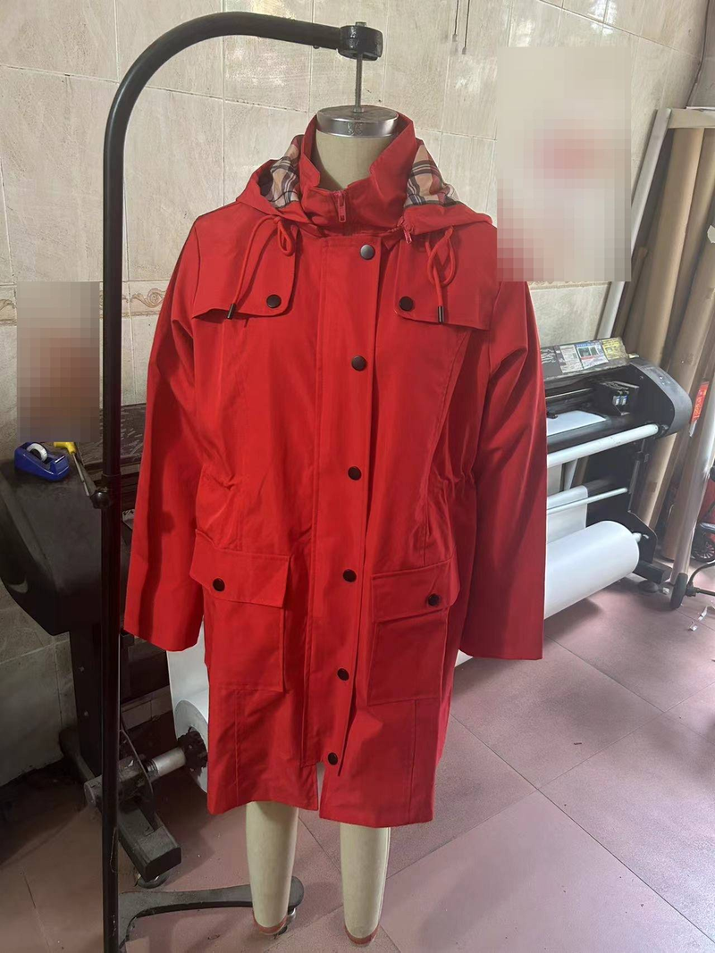 Giacca a vento con cappuccio impermeabile da donna – Giacca antipioggia da esterno slim fit con vita regolabile, poliestere leggero, 10 colori (XS-XXL)_voghion.com