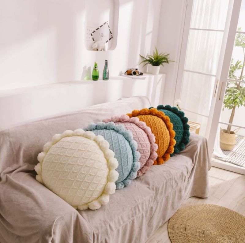 Cojín redondo de punto con pompones, almohada decorativa_voghion.com