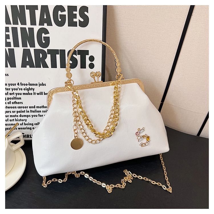 Damen 2023 neue goldene Mundtasche, trendige Modekette, One-Shoulder-Handtasche, Abendessentasche_voghion.com