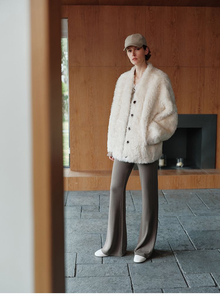 Damen-Kunstpelzmantel mit natürlichen Locken – gemütlicher V-Ausschnitt, offener Cardigan-Stil, toskanisch inspirierte Kunst-Shearling-Jacke_voghion.com