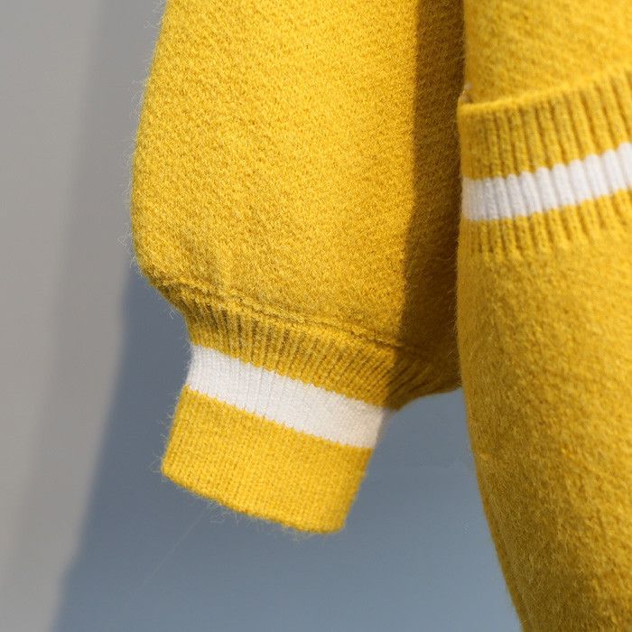 Cardigan oversize in maglia con lettere – Cappotto in maglia spessa con scollo a V (giallo/crema/blu/rosa antico) | Streetwear coreano lungo e aperto sul davanti_voghion.com