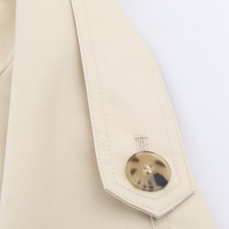 Trench doppiopetto con collo corto in pelliccia, stile autunno inverno 2025, donna F611776_voghion.com