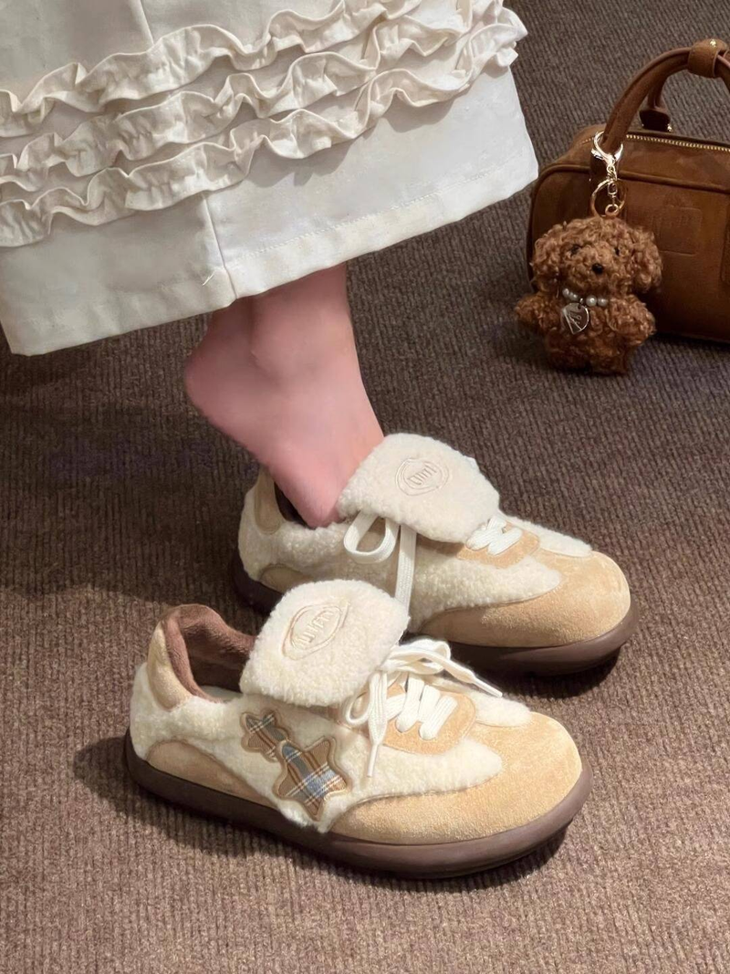 Pequeño número de zapatos de algodón de lana lindos originales para mujer 2024 invierno nuevo suela gruesa casual más polar cálido zapatos de entrenamiento alemanes_voghion.com