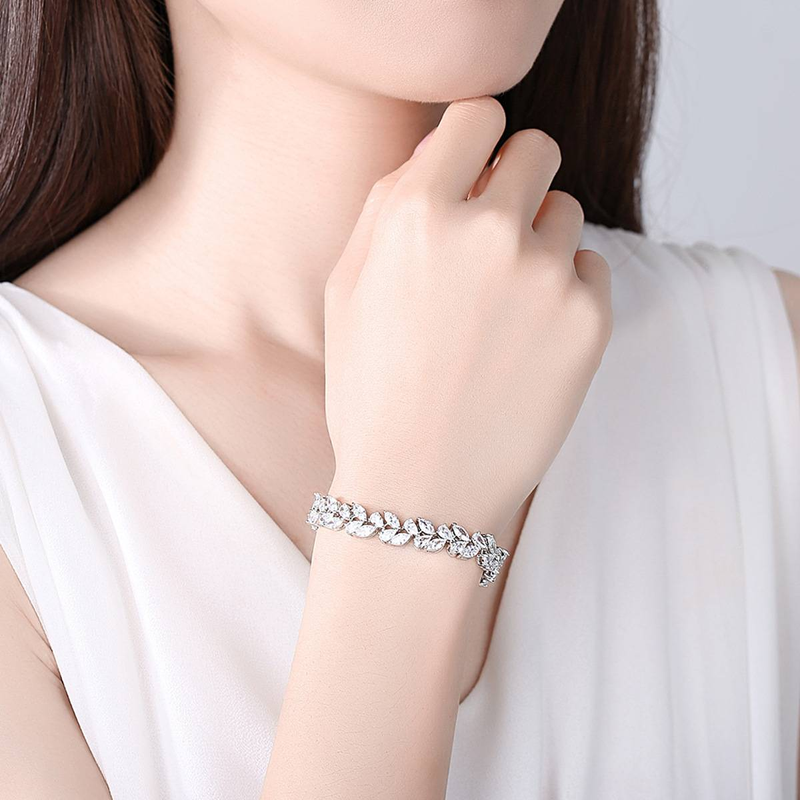 Women's Jewelry Elegant Leaf Design Cubic Zirconia Bracelet For Party & Daily Wear, Fashionable Copper Chain With Sparkling Stones_voghion.com