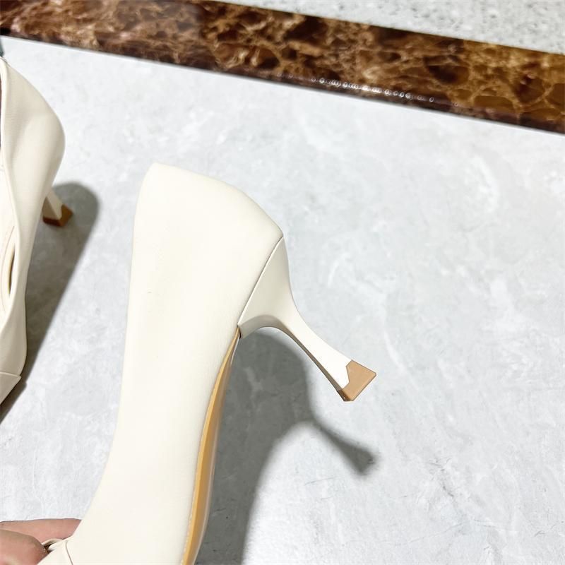 2025 Herbst/Winter Neue modische Damenschuhe mit dünnen Mittelabsätzen, spitzen Spitzen, einfachem Temperament, vielseitig_voghion.com