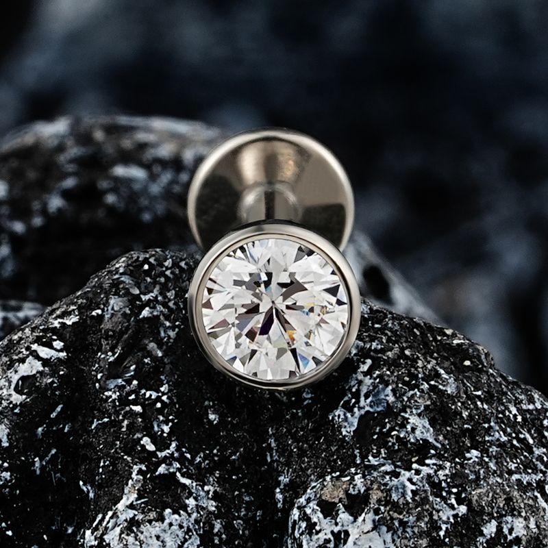 Orecchino a fondo piatto in titanio ASTM F136 da 2/2,5/3/4 mm con zirconi cubici, 16 g, per cartilagine, trago, elica, naso, labret, piercing, gioielli_voghion.com