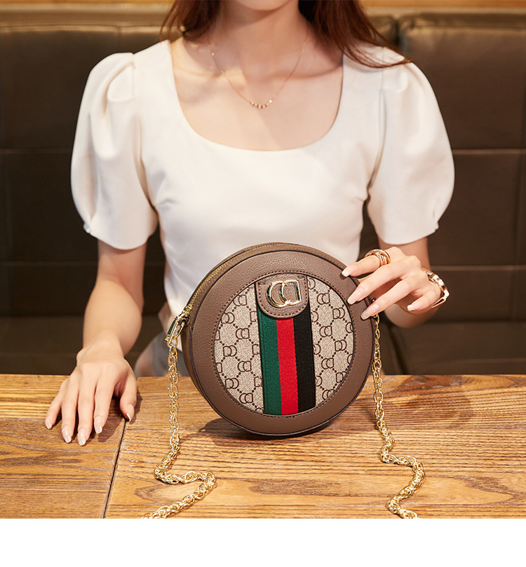 Borsa da donna per acquisti di Hong Kong 2023 Nuova borsa rotonda piccola retrò Borsa rotonda versatile Borsa a tracolla rotonda con catena_voghion.com