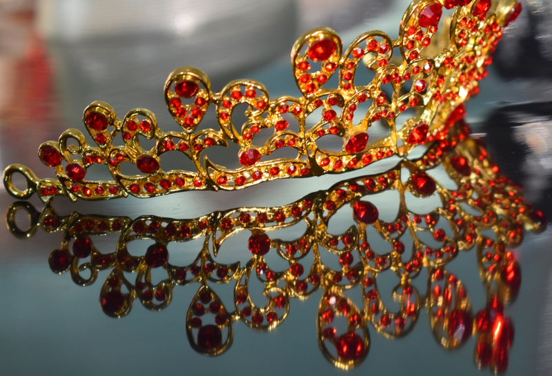Accessori per capelli da sposa in lega coreana di alta qualità, in cristallo rosso, di lusso, con corona nuziale, accessori per matrimoni, produttore all'ingrosso_voghion.com