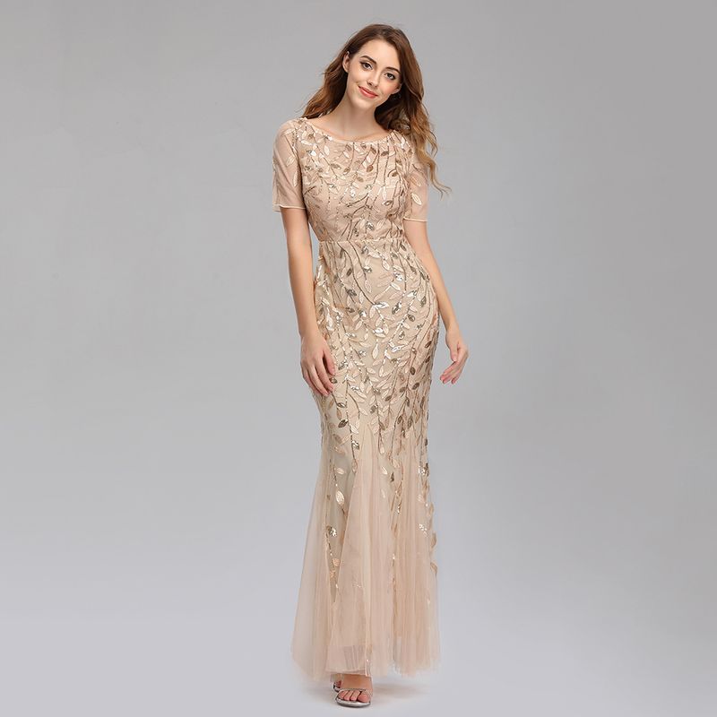 Abito da sera a sirena con paillettes e rete aderente, primavera/estate 2024, modello Banquet Host, da donna_voghion.com