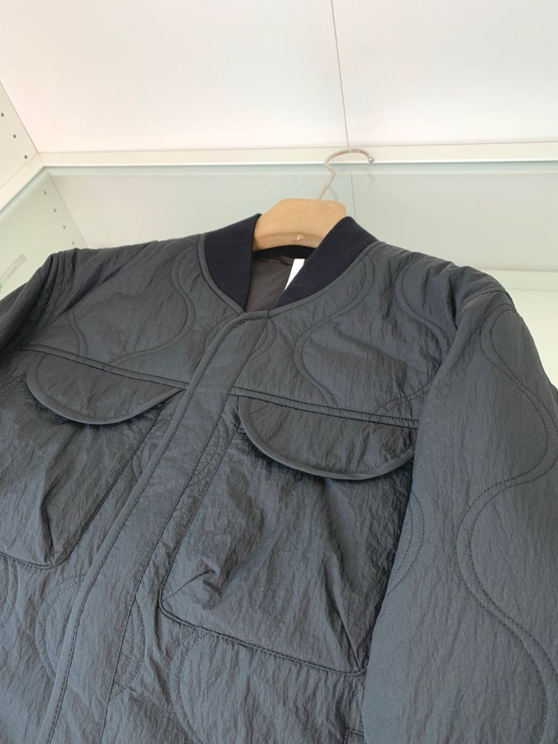 The Latest Baseball Collar Lightweight Jacket Changes The Conventional Heavy Cotton Style To A Wave Arc Design_voghion.com