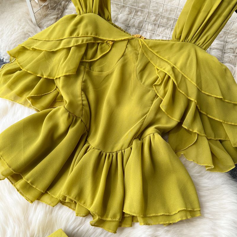 Vêtements pour femmes Costume de vacances pour femmes 2023 nouvelle chemise en mousseline de soie à bretelles à épaules dénudées à volants et pantalon large plissé drapé_voghion.com