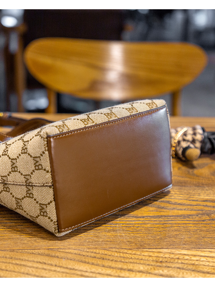 Borsa piccola portatile di fascia alta Donna 2023 Nuova borsa a tracolla con secchiello per la primavera e l'estate Borsa per cesto di verdure con una spalla_voghion.com