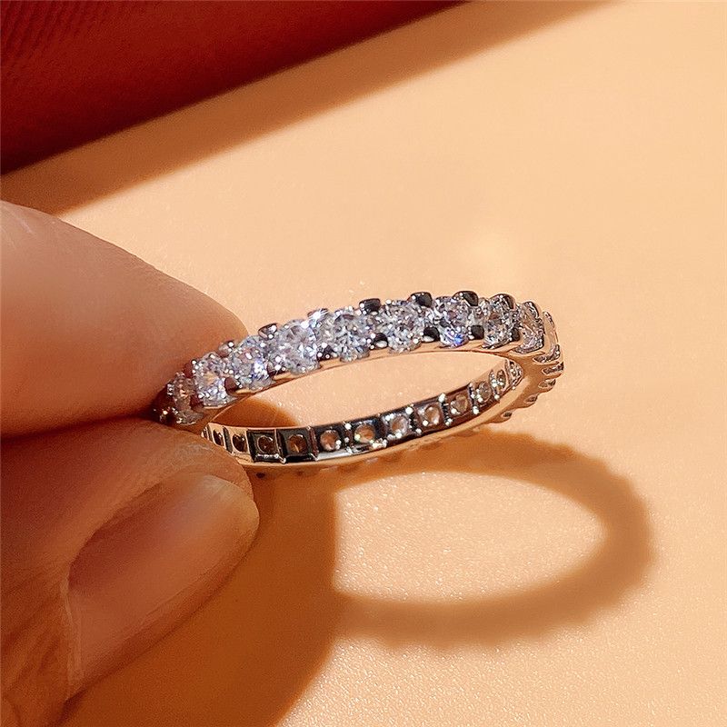 Vendas quentes Huitan Bling Promise Rings com CZ redondo delicado discreto anel de casamento para mulheres alta qualidade cor prata jóias da moda_voghion.com