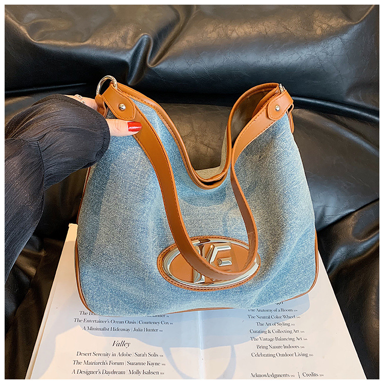 Nuova borsa a tracolla con lettera di fascia alta Borsa tote in tela stile esplosivo transfrontaliero Borsa da donna diagonale di grande capacità borsa sotto le ascelle_voghion.com