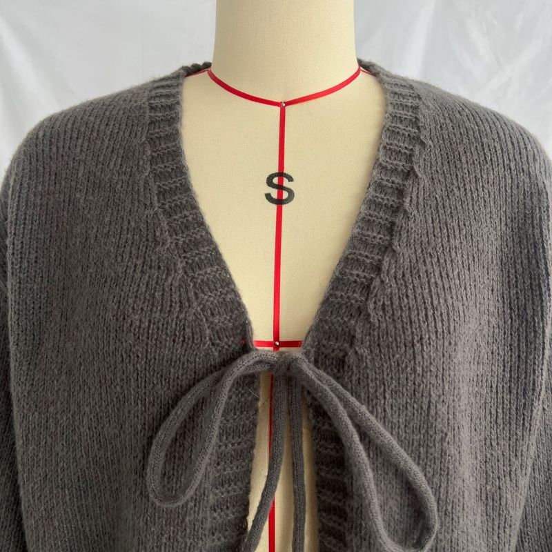 Eleganter V-Ausschnitt-Strickcardigan mit Gürtel – Slim Fit, einfarbiger Damenpullover für Herbst-Winter-Mode_voghion.com