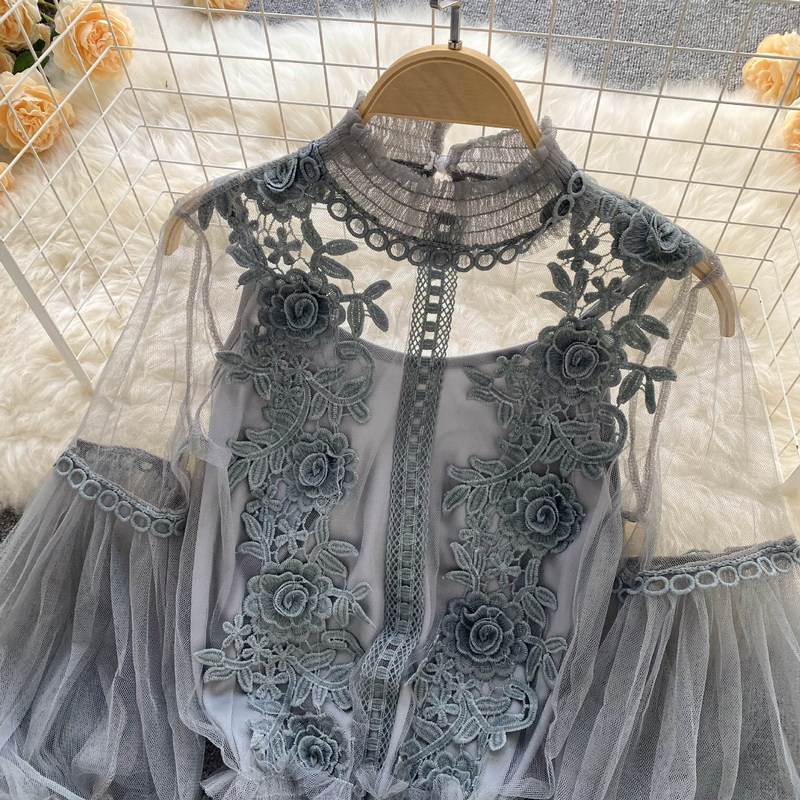 Women's three-dimensional flower collage see-through mesh lantern sleeve slim short top lace base blouse_voghion.com