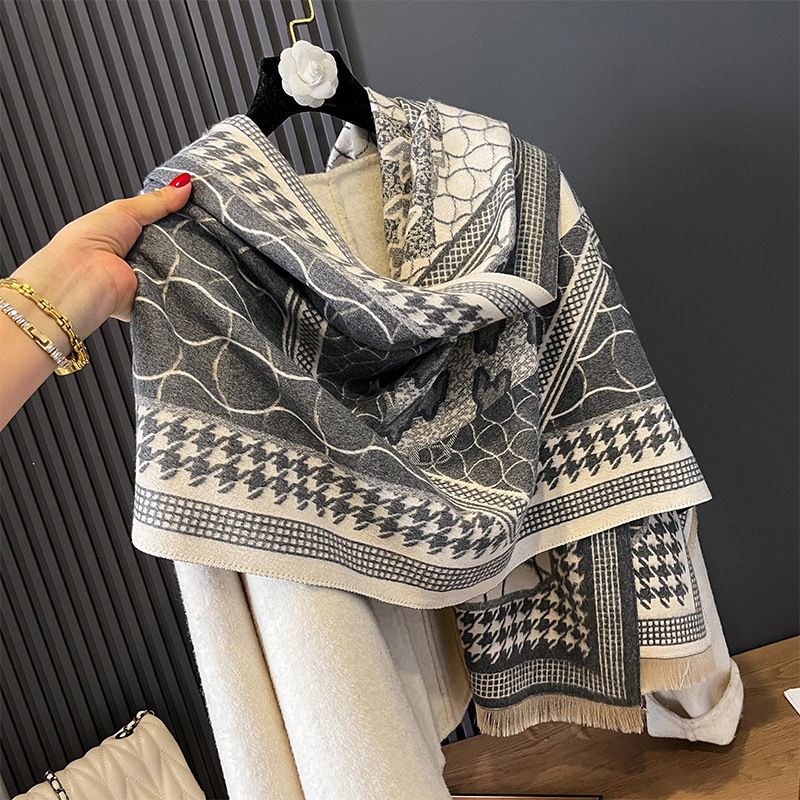 2024 Nuova sciarpa calda alla moda in cashmere da donna con elegante stile autunnale e invernale, scialle versatile a doppia faccia_voghion.com