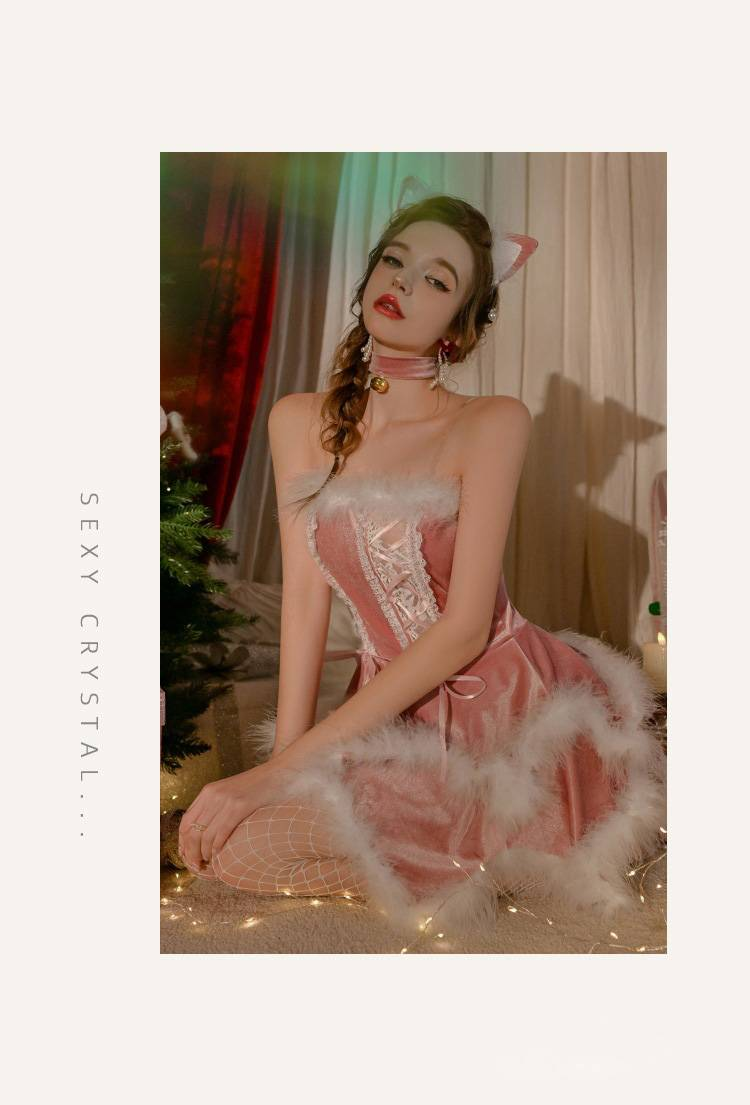 New sexy pajamas in a high-end style, with a pure and alluring look. It's a red suspender nightdress for winter and Christmas. _voghion.com