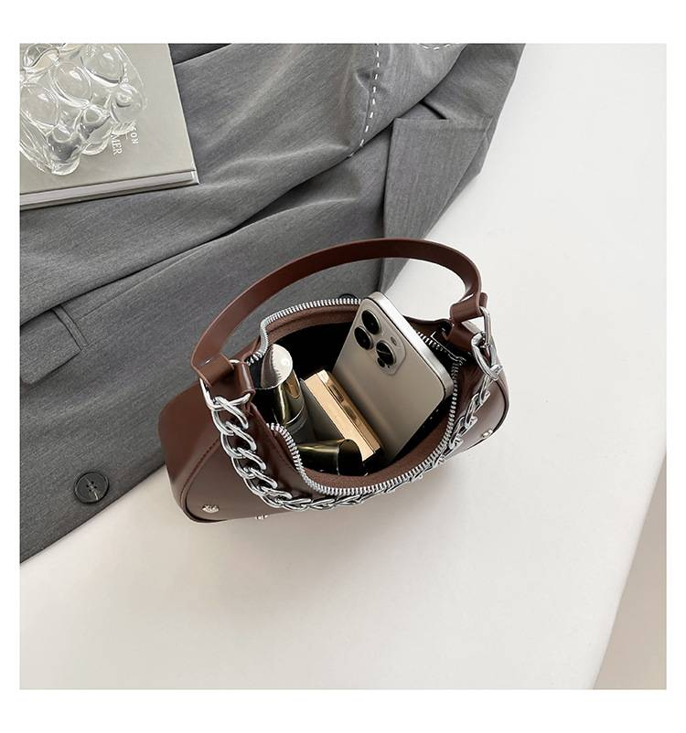 Cross-border Fashion Ladies Shoulder Bag 2025 Spring Joker Chain Bag Advanced Sense Underarm Bag Light Luxury Commuting Jiaozi_voghion.com