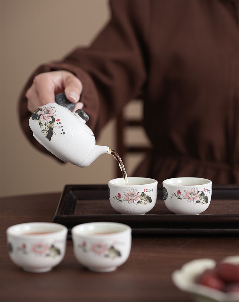 Kung-Fu-Set, Box mit einer und vier Tassen, kleines Set, Teekanne aus Keramik, Geschenk für Geschäftsveranstaltungen, Hochzeitsbegleitergeschenk_voghion.com
