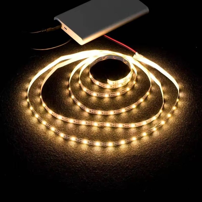 3AA Batteriebetriebenes 5V LED-Lichtband, 2835 SMD-Chip, 30 LEDs/Meter, flexibles selbstklebendes Band für Schrank, Zimmer, Dekoration (weißes/warmes Licht)_voghion.com