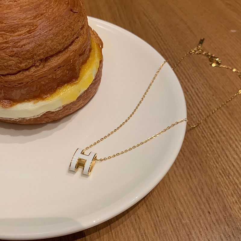 Light luxury H letter pendant necklace for women French niche design necklace summer versatile clavicle chain ins style_voghion.com