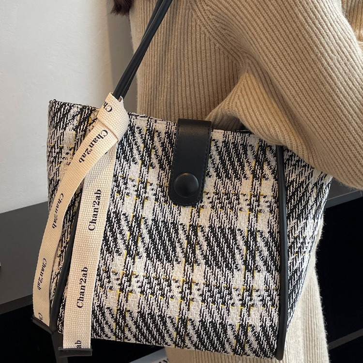 Borse autunnali e invernali Borsa da donna di grande capacità 2023 Nuova borsa a tracolla in tela premium versatile alla moda Borsa a tracolla per pendolari_voghion.com