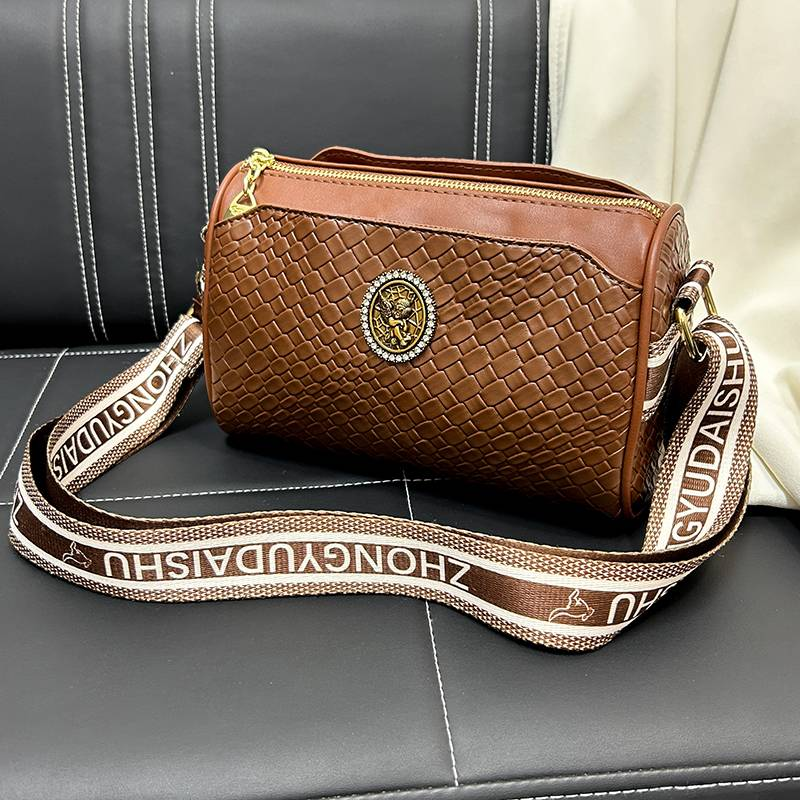 Kožená dámská taška Crossbody Polštář Barrel Woven_voghion.com