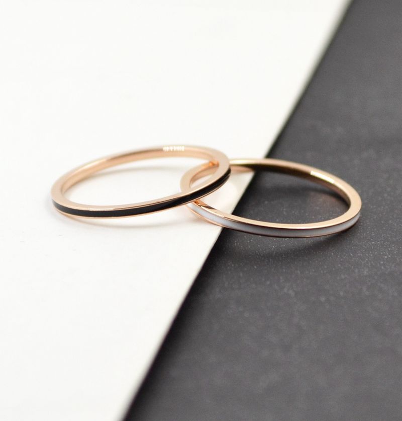 New Ultra-Thin 1mm Black And White Resin Small Joint Fashion Enamel Titanium Steel Rose Gold Plated Women's Tail Ring_voghion.com