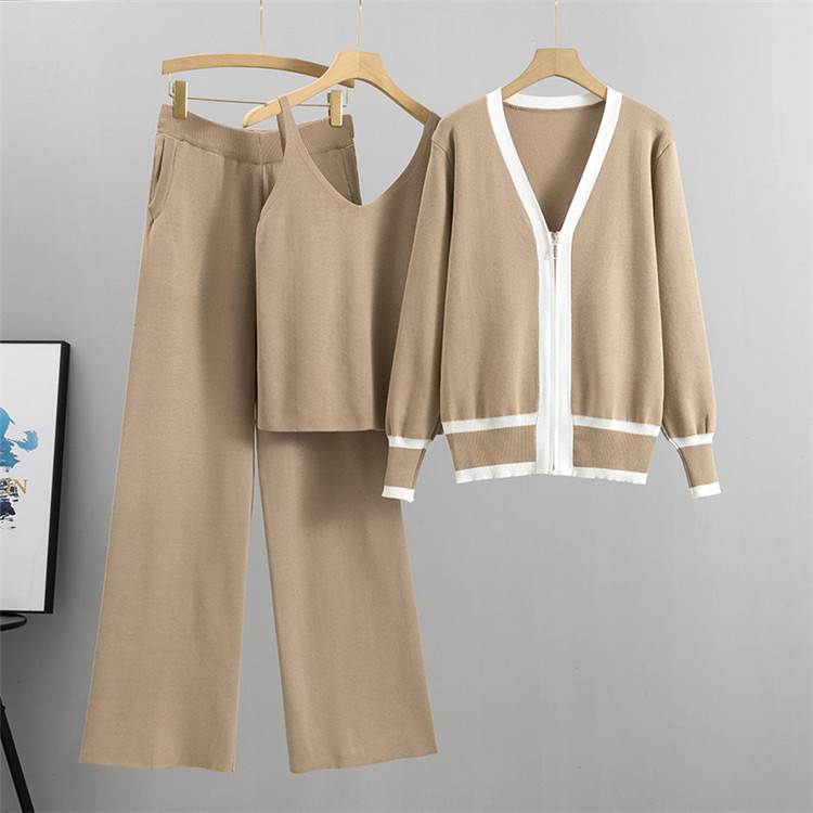 Set di tre pantaloni a gamba larga con cardigan lavorato a maglia sottile da donna_voghion.com