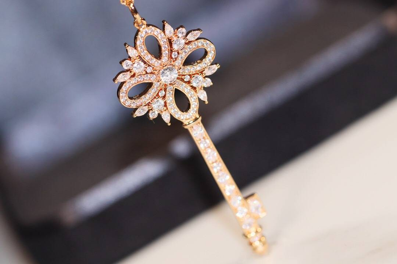 Collana con chiave a forma di fiocco di neve in stile romantico foresta con temperamento lussuoso pieno di zirconi e catena alta con clavicola_voghion.com