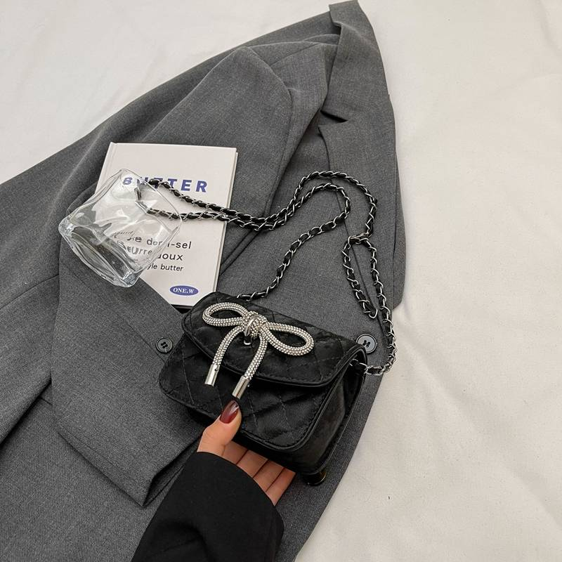 2024 Neue Damenhandtasche, europäische und amerikanische Mode, trendige Metallschließe, Schleifendekor, kompakte und leichte Schulter-/Umhängetasche_voghion.com