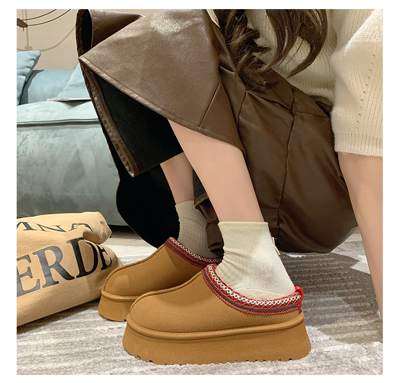 Tazz-Hausschuhe für Damen, Tasman-Pelz-Slides, klassische Senfkern-Ultra-Mini-Plateau-Stiefel, Slip-on-Designer-Winterstiefeletten aus Wildleder und Wolle von Les Petites_voghion.com