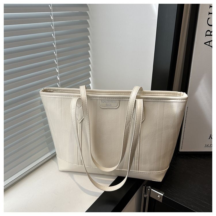 Commuter 2024 new trendy tote with simple temperament and large capacity shoulder bag for women_voghion.com