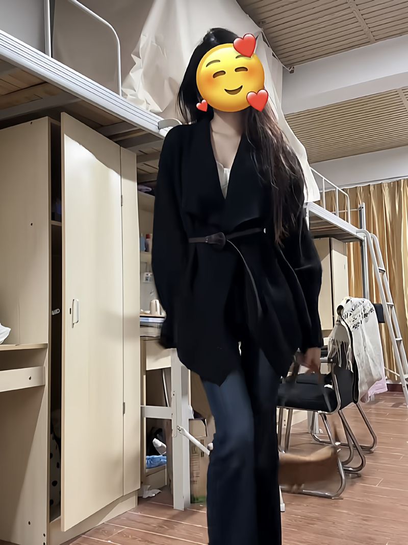 Pull-coat noir mi-long haut de gamme de style coréen pour femme, coupe asymétrique, en maille, idéal pour l'automne et l'hiver._voghion.com