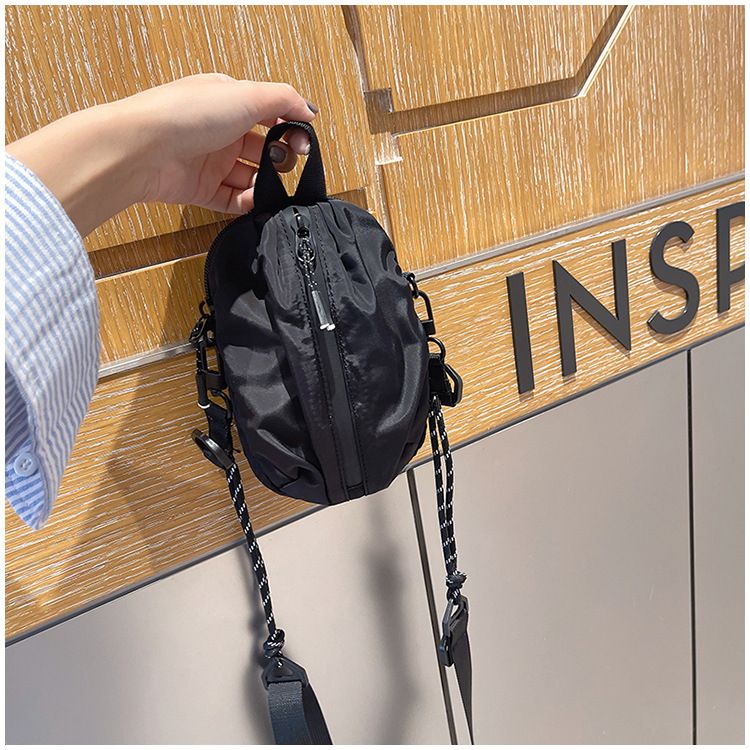 Telefono cellulare in tessuto Oxford alla moda per donna nel 2024, borsa a tracolla minimalista sul petto di nuova tendenza, tracolla in versione coreana_voghion.com