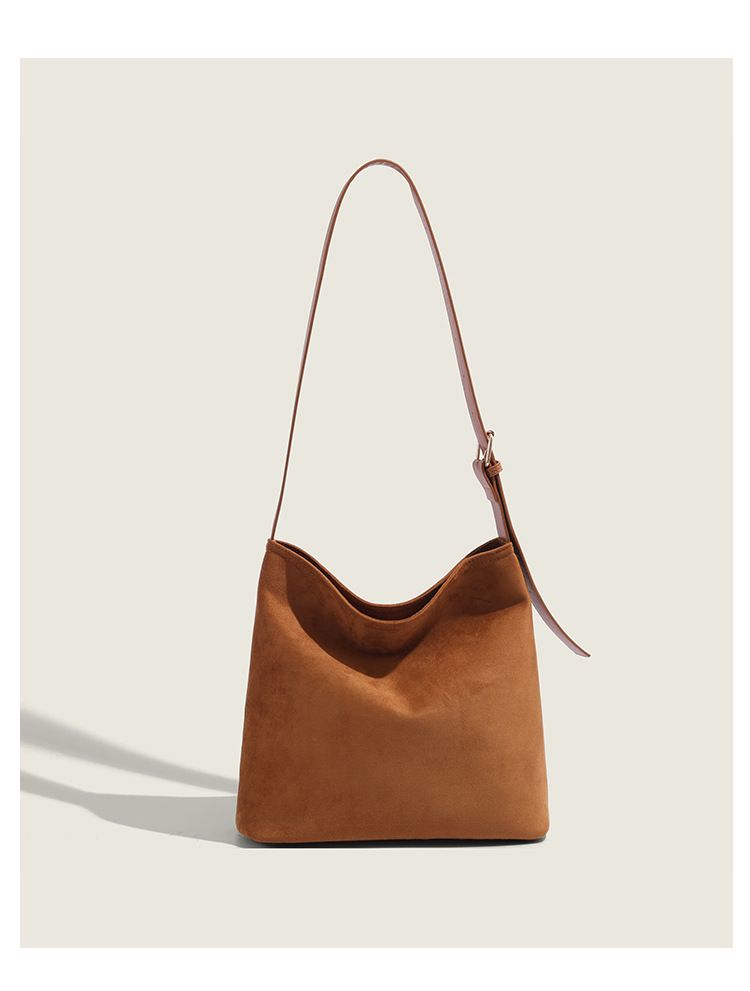 Borsa a secchiello in pelle scamosciata smerigliata autunno/inverno 2024 con tracolla grande e capiente_voghion.com