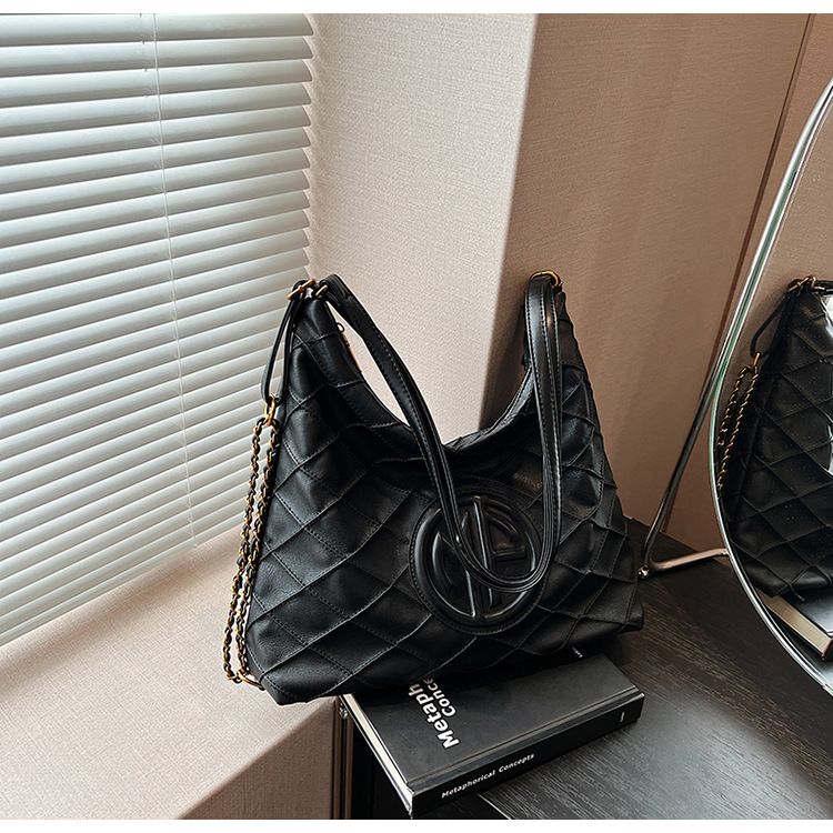 Casual PU Retro Grousskapazitéitstasch 2024 Nei Damentasch Einfarweg Stilvoll Villsäiteg Schëllertasch Rucksack_voghion.com